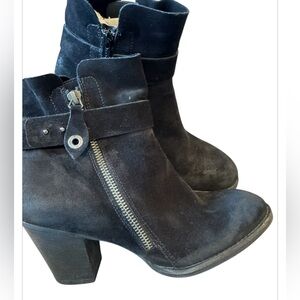Paul Green Distress Ankle Booties